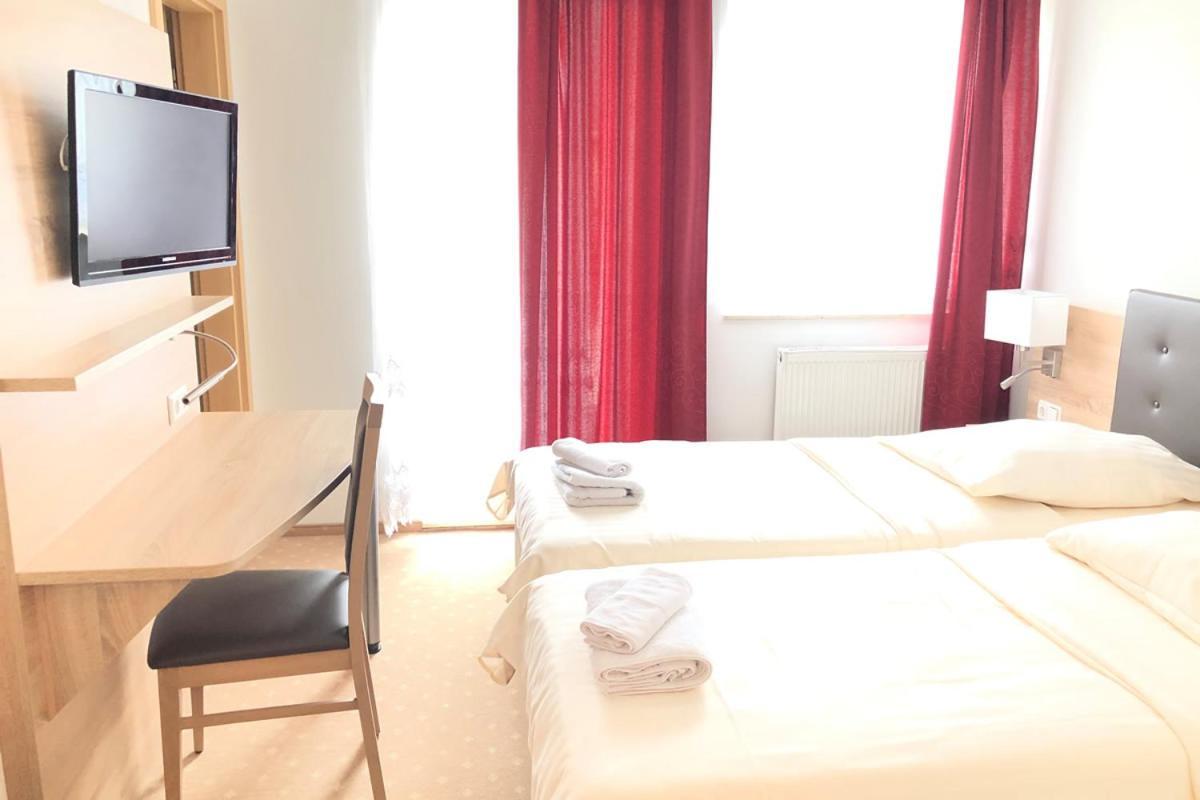 Hotel & Restaurant Miranda Siek Екстериор снимка